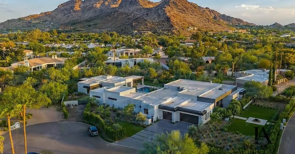 5441 E Via Buena Vista grand entrance and courtyard - Paradise Valley estate